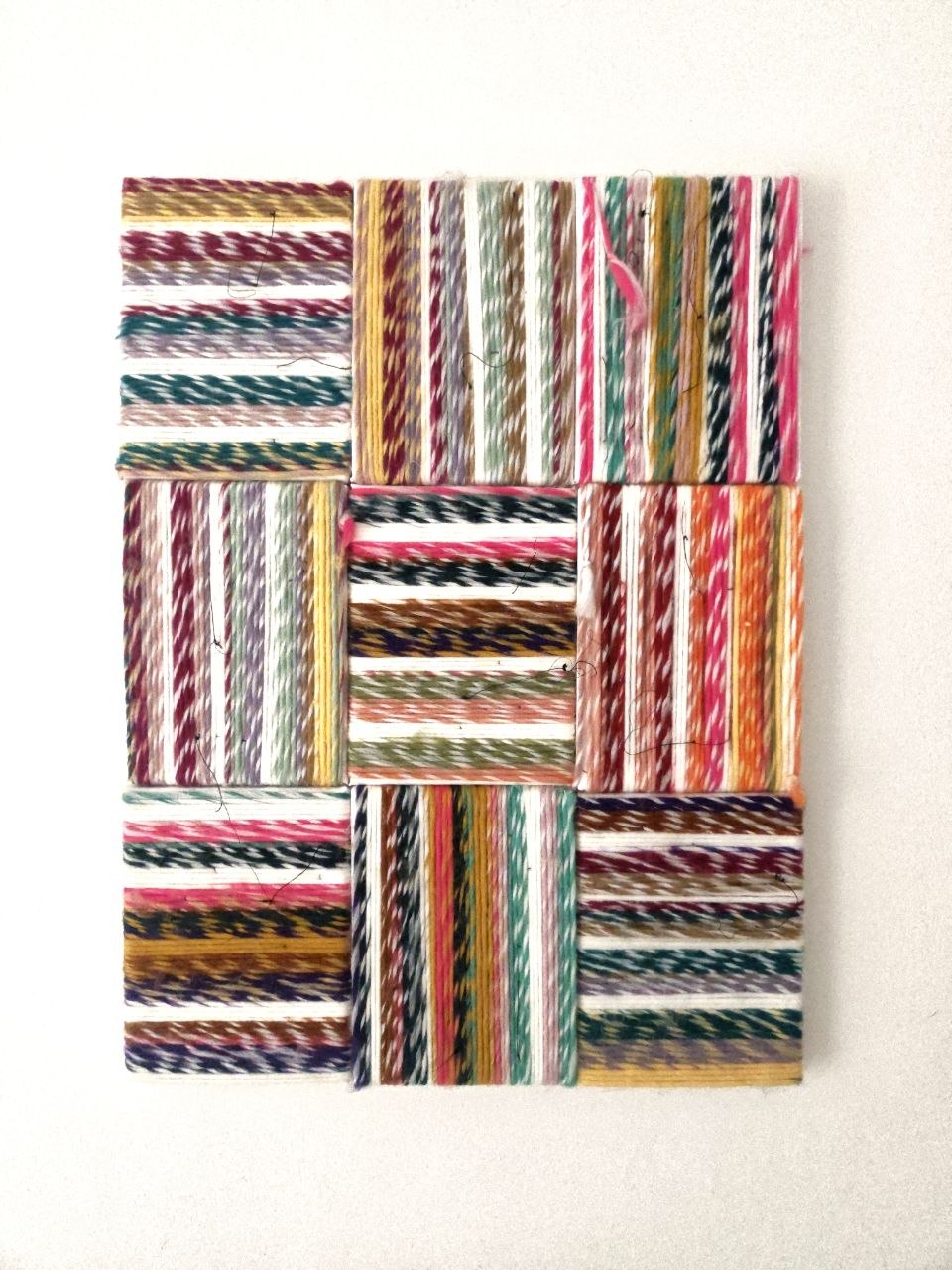 Ross.Wool · «Cromie Sospese» — Formelle modulari con filati ritorti policromi, 2023